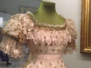 Focus on bodice, Regency gown V&A
